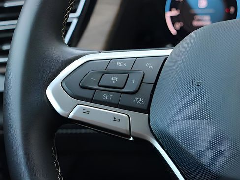 Used 2025 Volkswagen Atlas SE FWD image 18