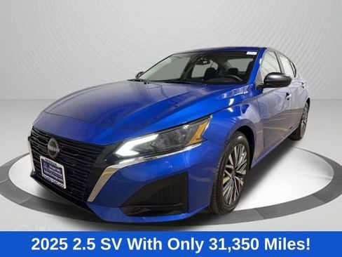 Used 2025 Nissan Altima 2.5 SV FWD image 3