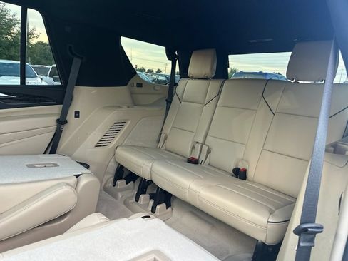 Used 2024 Cadillac Escalade Premium Luxury AWD/4WD image 11