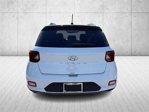 Used 2024 Hyundai Venue Limited image 3