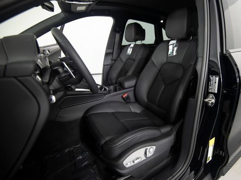 Certified 2026 Porsche Macan AWD/4WD image 15