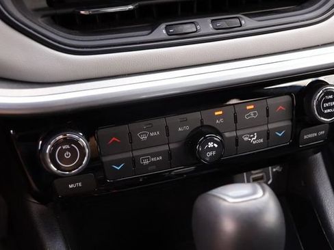 Used 2025 Jeep Compass Limited AWD/4WD image 17
