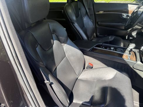 Used 2016 Volvo XC90 T6 Momentum w/ Momentum Plus Package AWD/4WD image 14