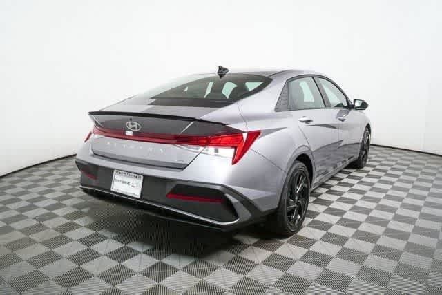 New 2026 Hyundai Elantra SEL FWD image 3