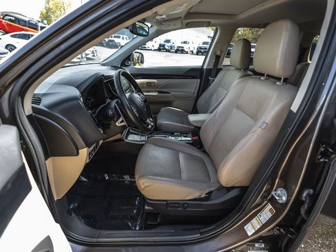 Used 2017 Mitsubishi Outlander GT AWD/4WD image 21