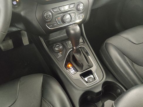 Used 2022 Jeep Cherokee Limited AWD/4WD image 26