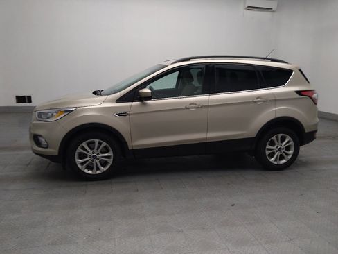 Used 2017 Ford Escape SE w/ Equipment Group 201A FWD image 2