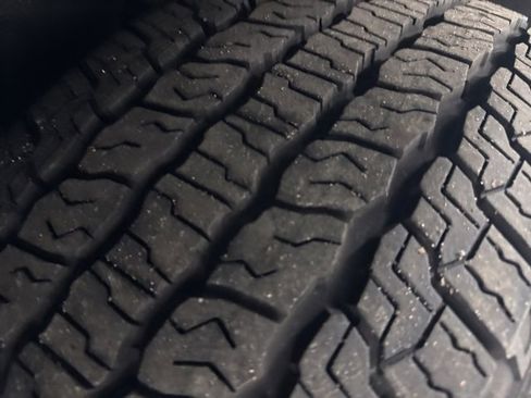 Used 2025 Chevrolet Suburban Z71 w/ Comfort Package image 41