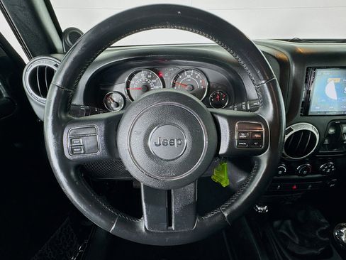 Used 2014 Jeep Wrangler Unlimited Sahara image 11