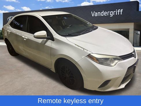 Used 2016 Toyota Corolla LE image 2