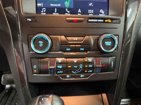 Used 2019 Ford Explorer XLT w/ Equipment Group 202A AWD/4WD image 33