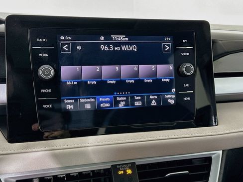 Used 2025 Volkswagen Taos SE w/ Panoramic Sunroof Package AWD/4WD image 24