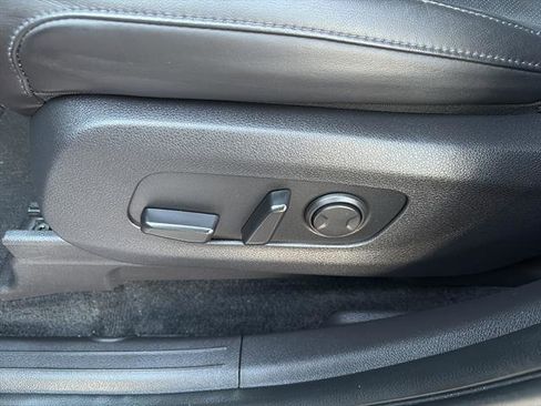 Used 2023 Kia Carnival LX image 15