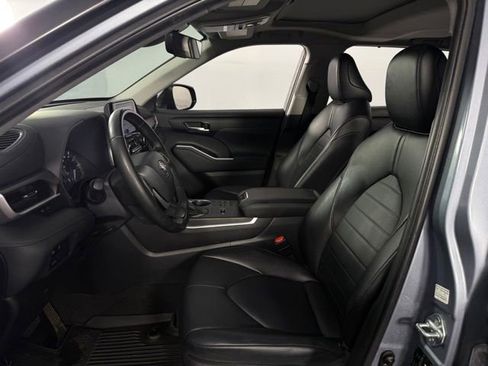 Used 2023 Toyota Highlander XLE image 14