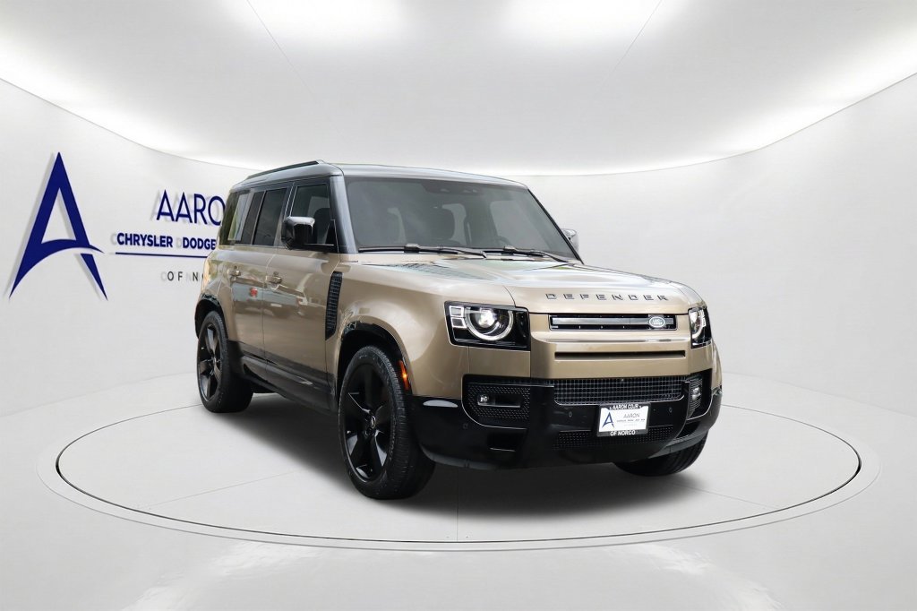 Used 2025 Land Rover Defender 110 X-Dynamic SE AWD/4WD image 3