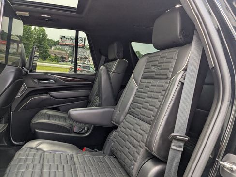 Used 2022 Cadillac Escalade Premium Luxury Platinum w/ Heavy-Duty Trailer Package AWD/4WD image 25