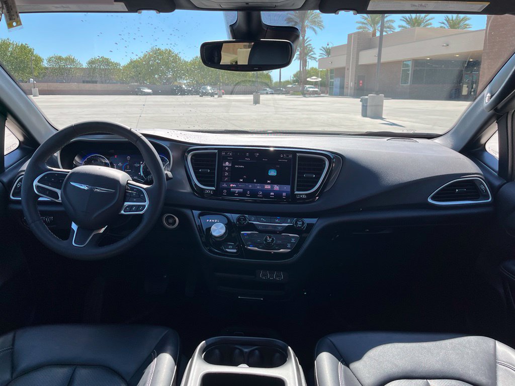 Certified 2025 Chrysler Pacifica Select FWD image 13