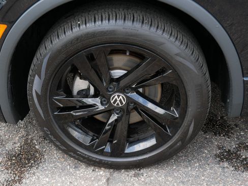 Certified 2024 Volkswagen Tiguan SE R-Line AWD/4WD image 15