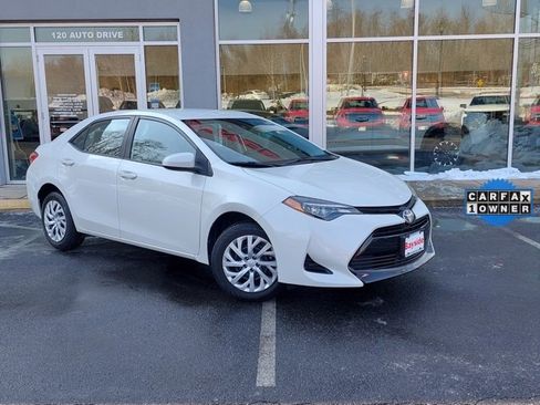 Used 2019 Toyota Corolla LE image 2