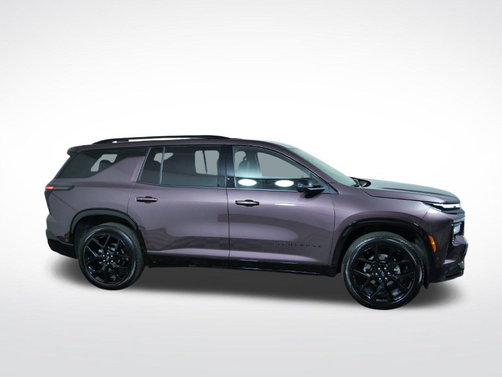 Used 2025 Chevrolet Traverse RS AWD/4WD image 2