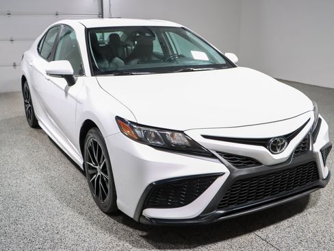 Used 2022 Toyota Camry SE FWD image 5