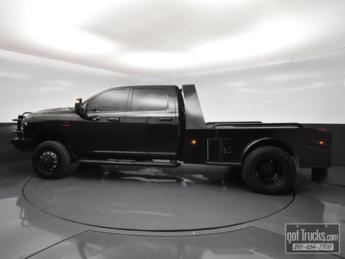 Used 2025 RAM 3500 Laramie w/ Night Edition AWD/4WD image 3