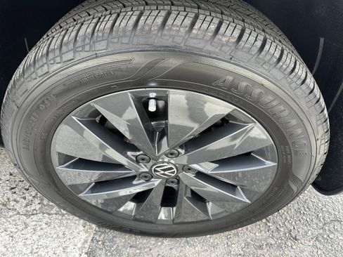 Used 2024 Volkswagen Taos S image 6