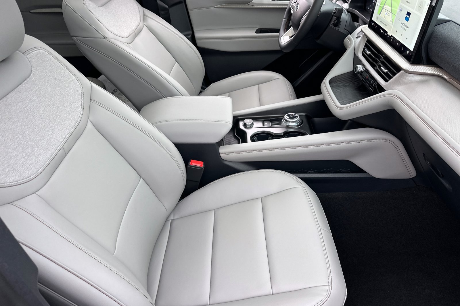 New 2026 Ford Explorer Active w/ Active Comfort Package AWD/4WD image 16