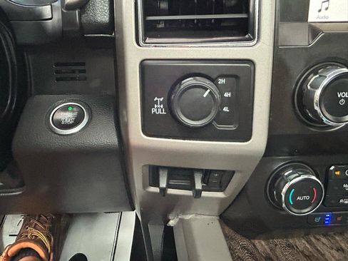 Used 2019 Ford F250 Lariat w/ Lariat Ultimate Package AWD/4WD image 28