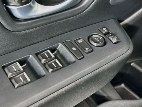 Used 2025 Honda Pilot TrailSport image 28