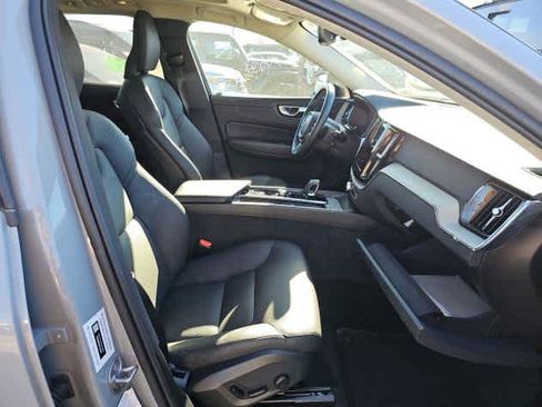 Used 2025 Volvo XC60 B5 Plus AWD/4WD image 8