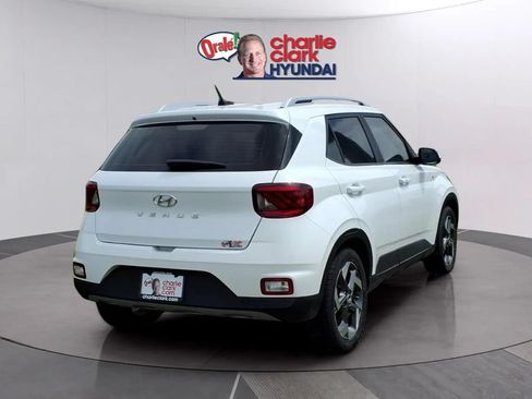 Used 2025 Hyundai Venue SEL FWD image 5