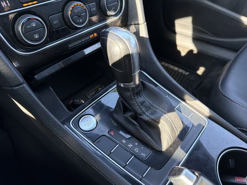 Used 2018 Volkswagen Passat 3.6 image 22