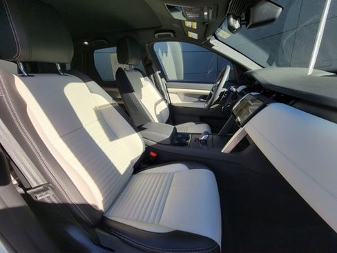Used 2025 Land Rover Discovery Sport Dynamic SE image 17