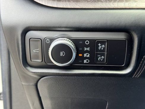 Used 2023 Ford Explorer Platinum w/ Technology Package AWD/4WD image 29