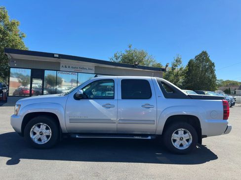 Used 2010 Chevrolet Avalanche LT w/ Luxury Package image 3