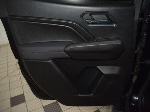 Used 2024 Chevrolet Colorado Z71 w/ Z71 Convenience Package 2 AWD/4WD image 46