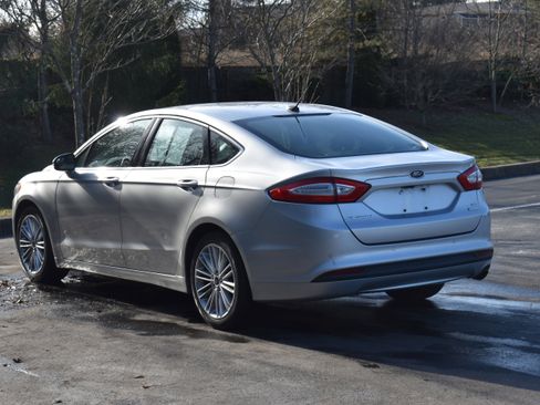 Used 2016 Ford Fusion SE w/ Equipment Group 202A image 26