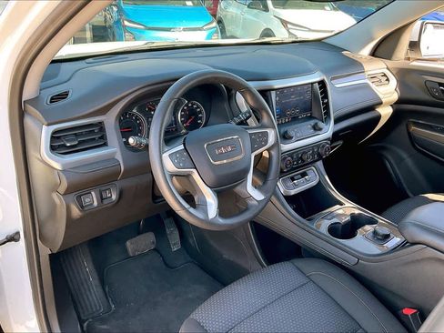 Certified 2023 GMC Acadia SLE FWD image 17