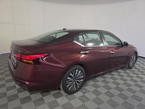 Used 2023 Nissan Altima 2.5 SV image 3