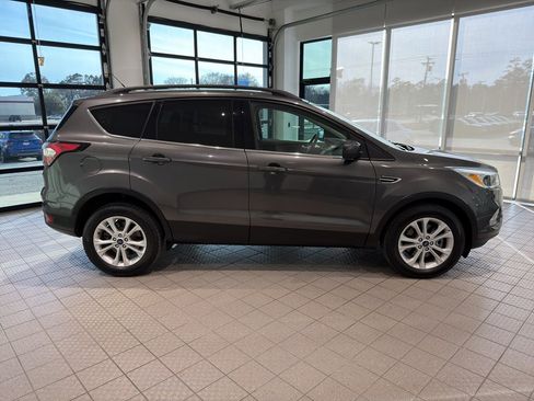 Used 2018 Ford Escape SE image 6