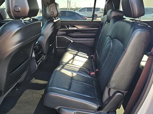 Used 2023 Jeep Wagoneer 4WD image 10