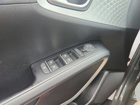 Certified 2022 Kia Soul LX FWD image 16