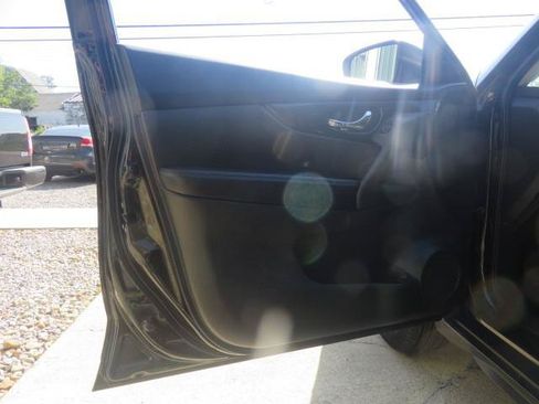 Used 2018 Nissan Rogue SV AWD/4WD image 13