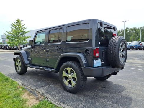 Used 2017 Jeep Wrangler Unlimited Sahara w/ Connectivity Group AWD/4WD image 7