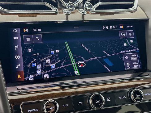 Used 2022 Bentley Bentayga AWD/4WD image 20