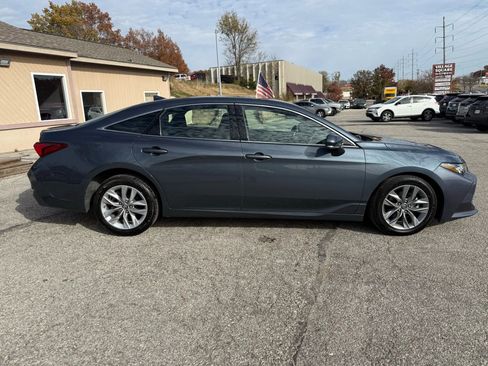 Used 2019 Toyota Avalon XLE image 2