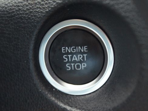 Used 2023 Toyota Corolla Cross XLE w/ Convenience Package FWD image 9
