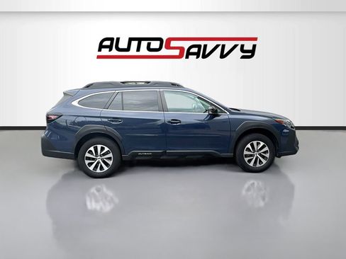 Used 2023 Subaru Outback Premium image 8