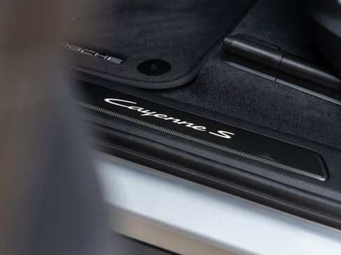 Certified 2025 Porsche Cayenne S image 27
